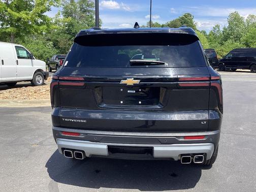 Mosaic Black Metallic 2024 Chevrolet Traverse LT