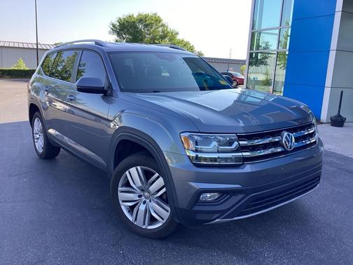 Platinum Gray Metallic 2019 Volkswagen Atlas 3.6L SE w/Technology