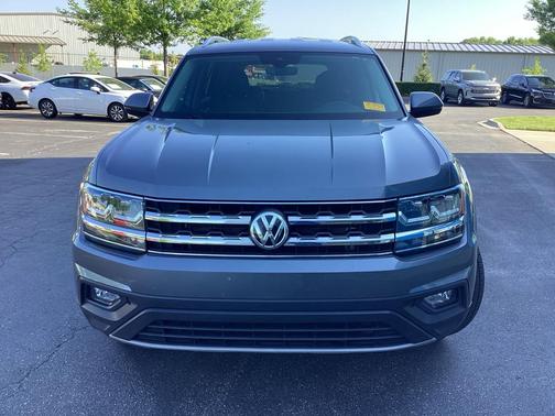 Platinum Gray Metallic 2019 Volkswagen Atlas 3.6L SE w/Technology