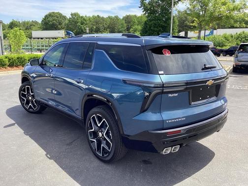 Lakeshore Blue Metallic 2026 Chevrolet Traverse High Country