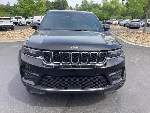 Diamond Black Crystal Pearlcoat 2025 Jeep Grand Cherokee Laredo