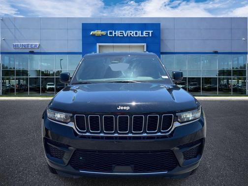 Diamond Black Crystal Pearlcoat 2025 Jeep Grand Cherokee Laredo