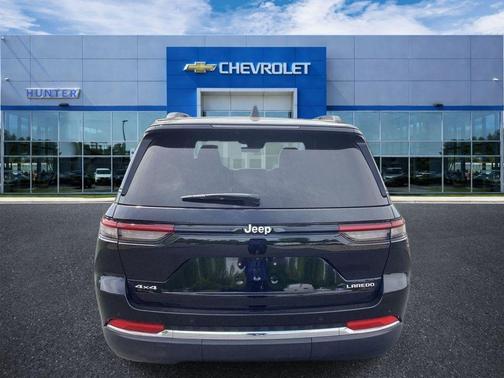 Diamond Black Crystal Pearlcoat 2025 Jeep Grand Cherokee Laredo