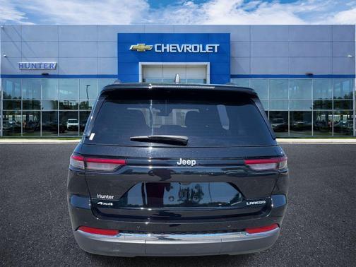 Diamond Black Crystal Pearlcoat 2025 Jeep Grand Cherokee Laredo