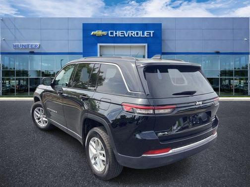 Diamond Black Crystal Pearlcoat 2025 Jeep Grand Cherokee Laredo