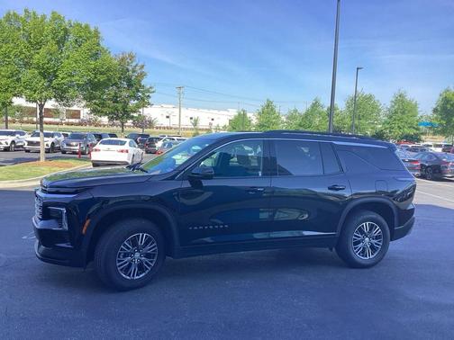 Mosaic Black Metallic 2024 Chevrolet Traverse LT