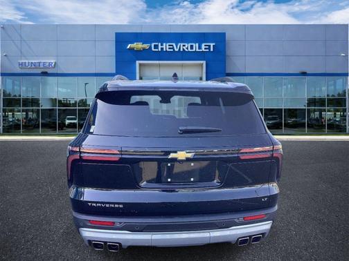Mosaic Black Metallic 2024 Chevrolet Traverse LT