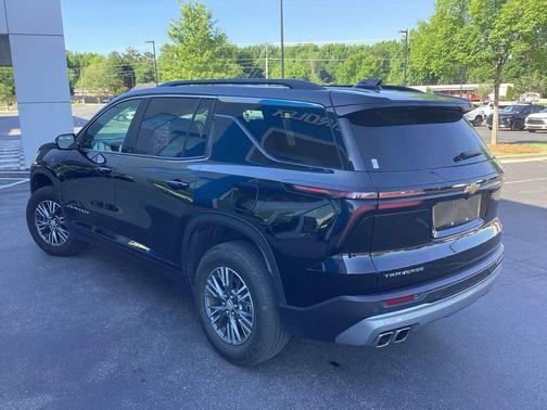 Mosaic Black Metallic 2024 Chevrolet Traverse LT