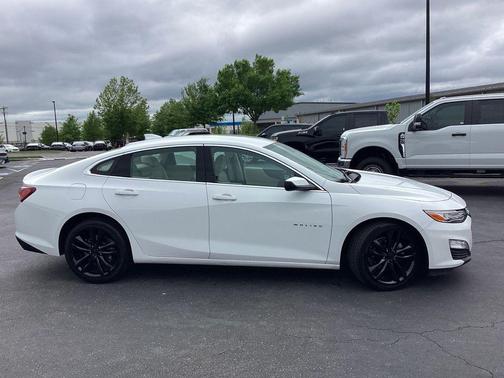 Summit White 2024 Chevrolet Malibu FWD 2LT