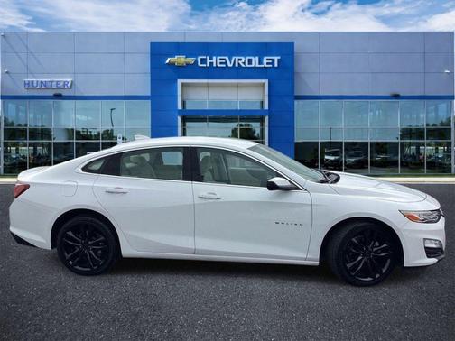 Summit White 2024 Chevrolet Malibu FWD 2LT