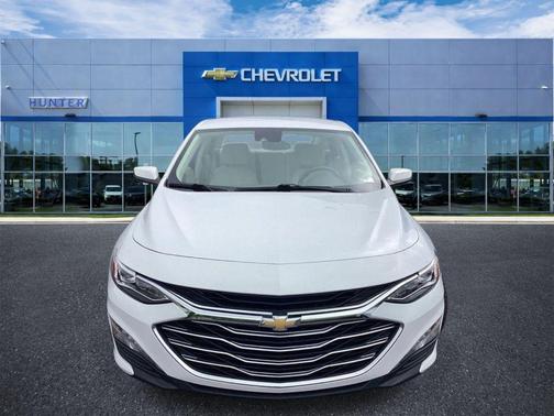 Summit White 2024 Chevrolet Malibu FWD 2LT