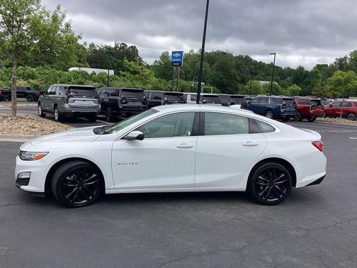Summit White 2024 Chevrolet Malibu FWD 2LT