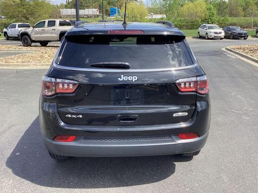 Diamond Black Crystal Pearlcoat 2024 Jeep Compass Latitude