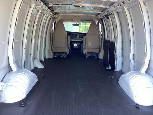 Summit White 2026 Chevrolet Express 2500 Work Van