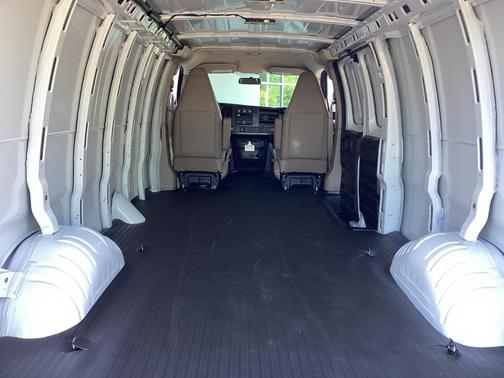 Summit White 2026 Chevrolet Express 2500 Work Van