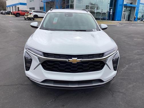 Summit White 2026 Chevrolet Trax LT