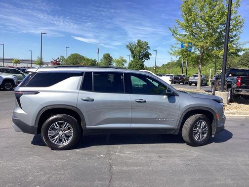 Sterling Gray Metallic 2024 Chevrolet Traverse LT