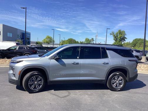 Sterling Gray Metallic 2024 Chevrolet Traverse LT