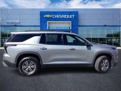 Sterling Gray Metallic 2024 Chevrolet Traverse LT