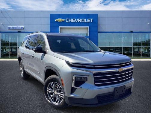 Sterling Gray Metallic 2024 Chevrolet Traverse LT