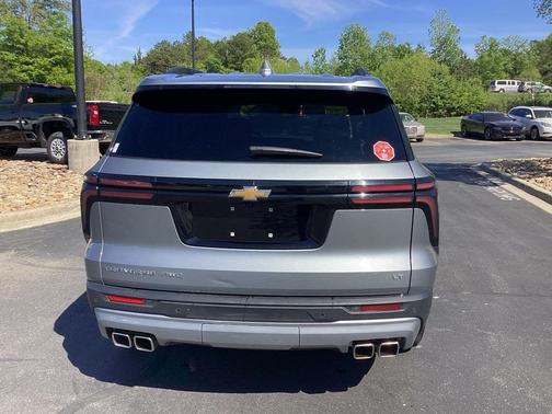 Sterling Gray Metallic 2024 Chevrolet Traverse LT