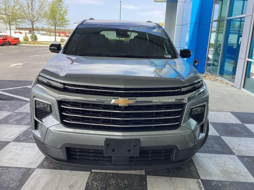 Sterling Gray Metallic 2024 Chevrolet Traverse LT