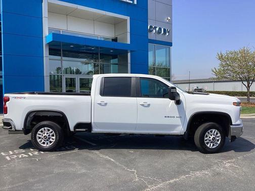 Summit White 2025 Chevrolet Silverado 2500 LT