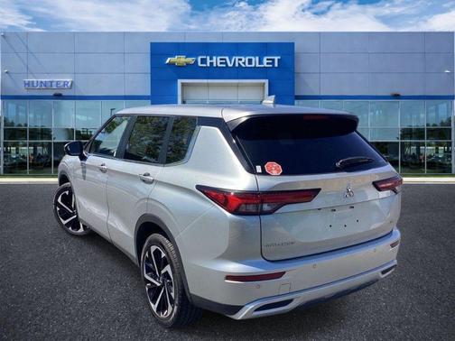 Alloy Silver Metallic 2024 Mitsubishi Outlander SE S-AWC