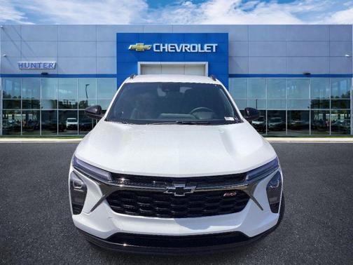 Summit White 2026 Chevrolet Trax FWD 2RS