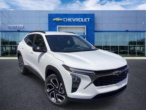 Summit White 2026 Chevrolet Trax FWD 2RS