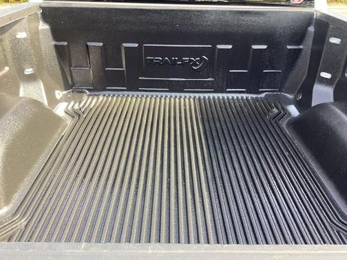 Summit White 2025 GMC Sierra 1500 SLT