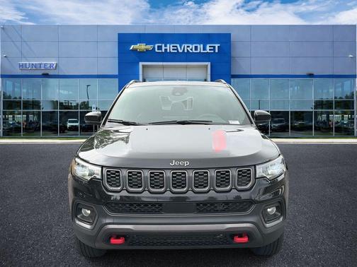 Diamond Black Crystal Pearlcoat 2024 Jeep Compass Trailhawk