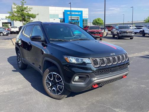 Diamond Black Crystal Pearlcoat 2024 Jeep Compass Trailhawk