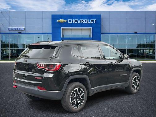 Diamond Black Crystal Pearlcoat 2024 Jeep Compass Trailhawk