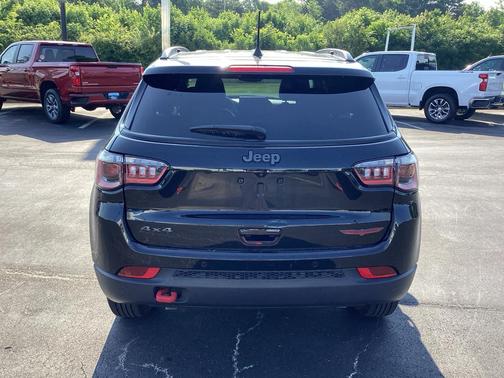 Diamond Black Crystal Pearlcoat 2024 Jeep Compass Trailhawk