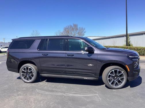 Dark Ash Metallic 2026 Chevrolet Suburban RST