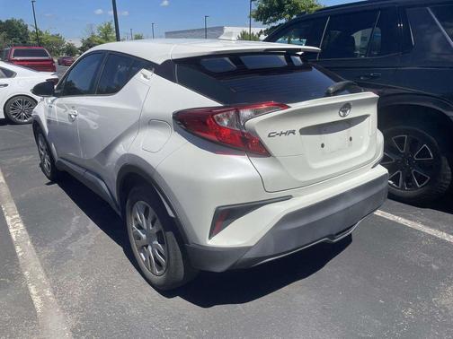 Blizzard Pearl 2021 Toyota C-HR LE