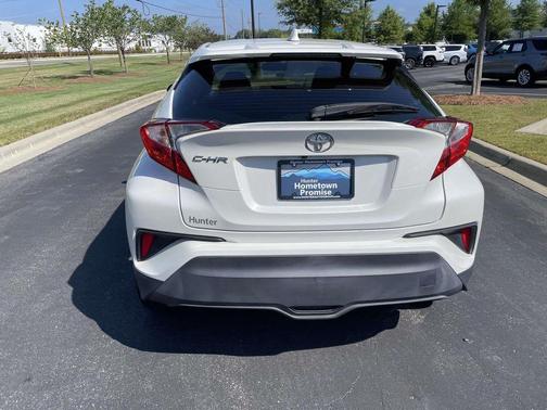 Blizzard Pearl 2021 Toyota C-HR LE