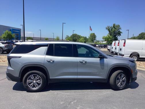 Sterling Gray Metallic 2024 Chevrolet Traverse LT
