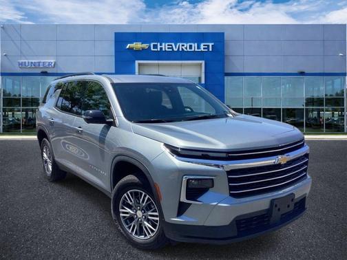 Sterling Gray Metallic 2024 Chevrolet Traverse LT