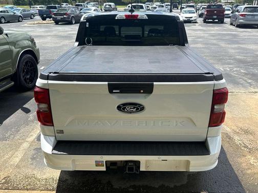 Oxford White 2025 Ford Maverick Lobo