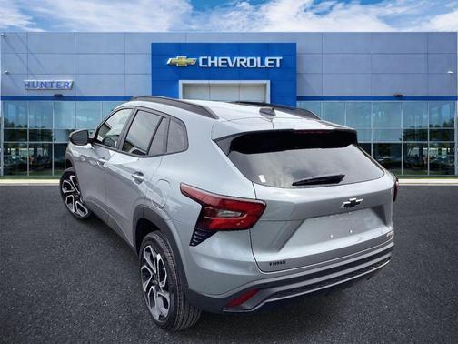 Sterling Gray Metallic 2026 Chevrolet Trax FWD 2RS