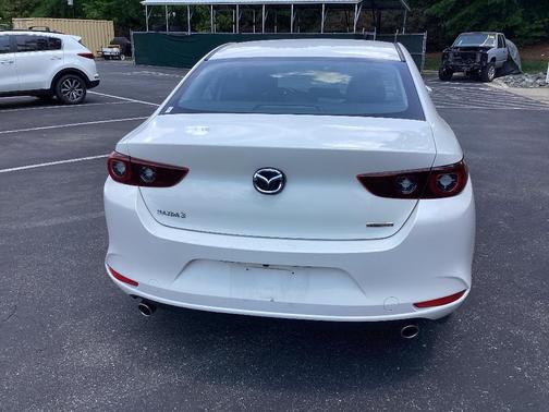 Snowflake White Pearl Mica 2025 Mazda Mazda3 FWD w/Preferred Package