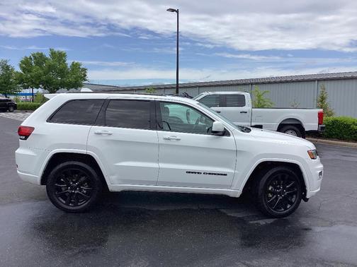 Bright White Clearcoat 2019 Jeep Grand Cherokee Altitude