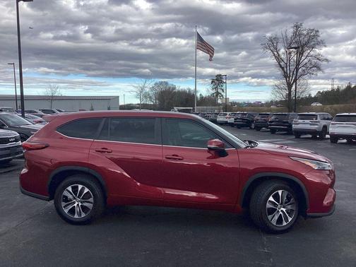 Ruby Flare Pearl 2023 Toyota Highlander XLE