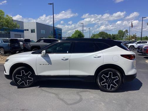 Iridescent Pearl Tricoat 2022 Chevrolet Blazer RS
