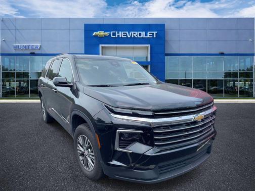 Mosaic Black Metallic 2024 Chevrolet Traverse LT