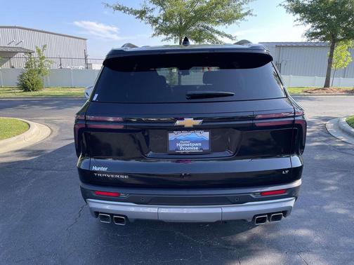 Mosaic Black Metallic 2024 Chevrolet Traverse LT