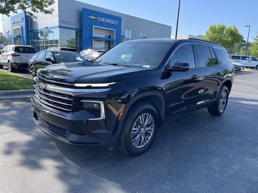 Mosaic Black Metallic 2024 Chevrolet Traverse LT