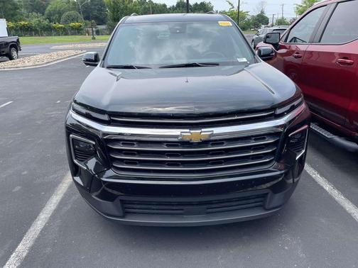 Mosaic Black Metallic 2024 Chevrolet Traverse LT